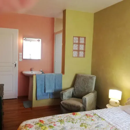 Maison De 3 Chambres A Chenevelles Avec Jardin Clos Et Wifi * Chenevelles